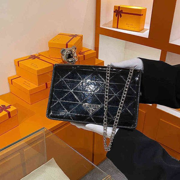 factory outlet deals net same lingge mirror silver mini square red bag single shoulder messenger bag 2022 spring and summer new style
factory outlet deals net same lingge mirror silver mini square red bag single shoulder messenger bag 2022 spring and summer new style