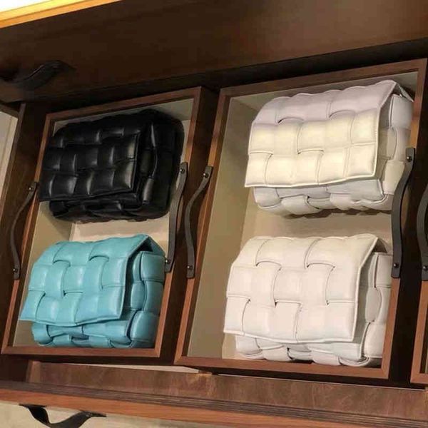 original edition luxury handbags venetas's bottegass women's summer bag 2022 pillow leather tofu versatile shoulder messenger
original edition luxury handbags venetas's bottegass women's summer bag 2022 pillow leather tofu versatile shoulder messenger