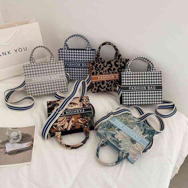 2022 factory wholesale new autumn high-capacity hand popular fashion casual shoulder bag versatile ins tote bag
2022 factory wholesale new autumn high-capacity hand popular fashion casual shoulder bag versatile ins tote bag