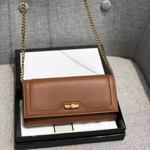 2022 luxury designer credit card bag solid leather metal chain wallet bamboo buckle handbag, Red;black
2022 luxury designer credit card bag solid leather metal chain wallet bamboo buckle handbag, Red;black