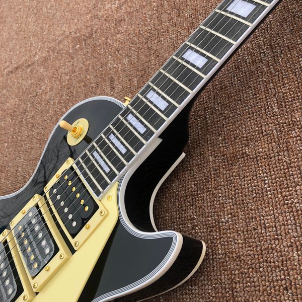 electric guitar,rosewood fingerboard,gold hardware,three pickups
electric guitar,rosewood fingerboard,gold hardware,three pickups