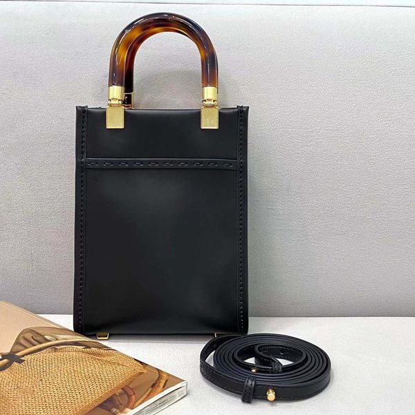 luxury designer leather fashion mini tote bag exquisite double handle handbag portable small square bag brand shoulder messenger crossbody b
luxury designer leather fashion mini tote bag exquisite double handle handbag portable small square bag brand shoulder messenger crossbody b
