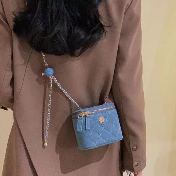 fashion mini chain shoulder bag comfortable simple generous and versatile collocation handbag denim
fashion mini chain shoulder bag comfortable simple generous and versatile collocation handbag denim