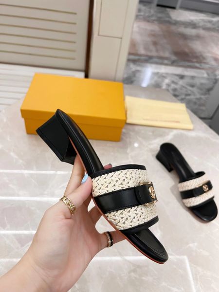designer new gold letter buckle slippers ladies leather sandals color white black grey green soft pink sail summer beach shoes 0601
designer new gold letter buckle slippers ladies leather sandals color white black grey green soft pink sail summer beach shoes 0601