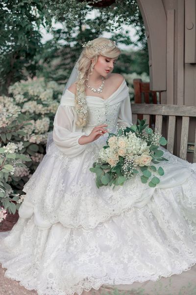 vintage victorian ball gown wedding dresses tiered lace appliques long bridal wedding gowns beaded v-neck corset princess bride dress 2022 n, White
vintage victorian ball gown wedding dresses tiered lace appliques long bridal wedding gowns beaded v-neck corset princess bride dress 2022 n, White