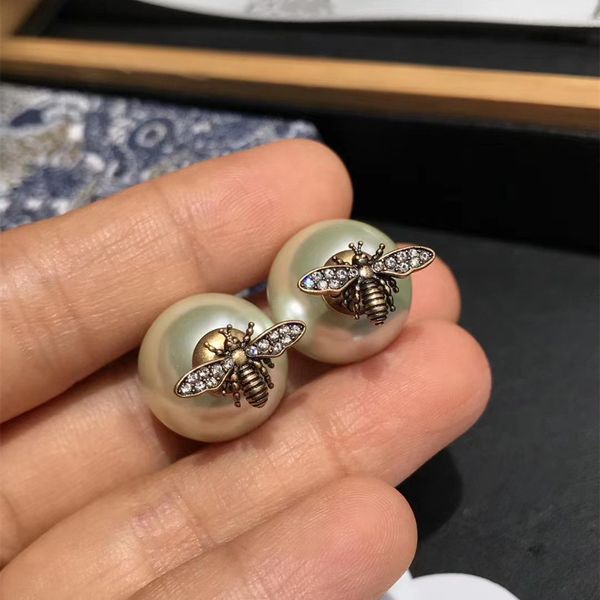 2022 new d family di little pearl earrings female fashion antique small versatile animal, Golden
2022 new d family di little pearl earrings female fashion antique small versatile animal, Golden