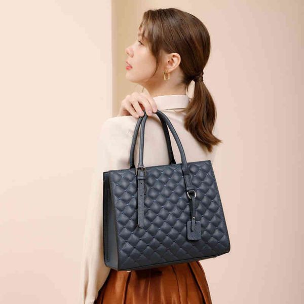 first layer cowhide women's bag 2022 spring and summer new fashion handbag versatile high-capacity leather mother's bag messenger
first layer cowhide women's bag 2022 spring and summer new fashion handbag versatile high-capacity leather mother's bag messenger