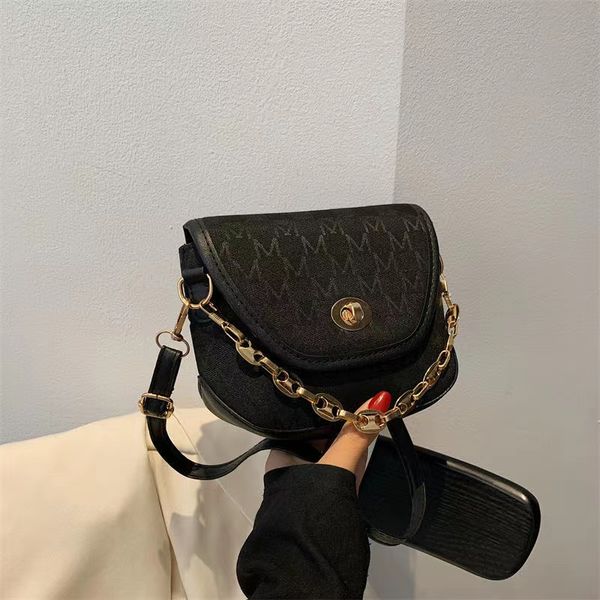 fashion inclined shoulder bag comfortable simple generous and versatile collocation chain handbag
fashion inclined shoulder bag comfortable simple generous and versatile collocation chain handbag