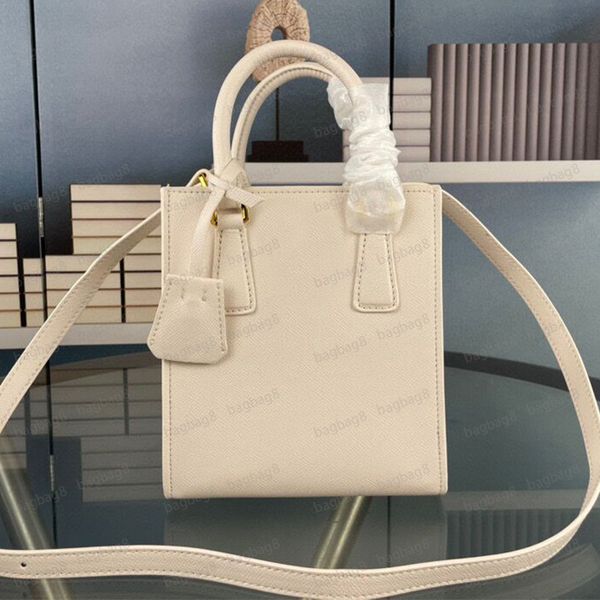 women small luxury designer handbags tote fashion shopping bag single handbag classic printing beach bags travel crossbody shoulder cosmetic
women small luxury designer handbags tote fashion shopping bag single handbag classic printing beach bags travel crossbody shoulder cosmetic