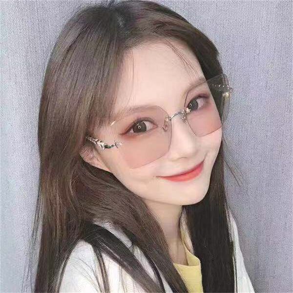 22% off 2022 luxury fashion design high version sunglasses family crystal rivet frameless square star net red, White;black
22% off 2022 luxury fashion design high version sunglasses family crystal rivet frameless square star net red, White;black