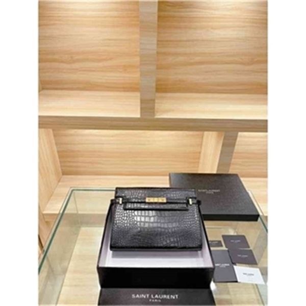 designer manhattan have the familiar smell of poplar manhattan bag type flip manhattan baguette bag change before the class luxury women
designer manhattan have the familiar smell of poplar manhattan bag type flip manhattan baguette bag change before the class luxury women