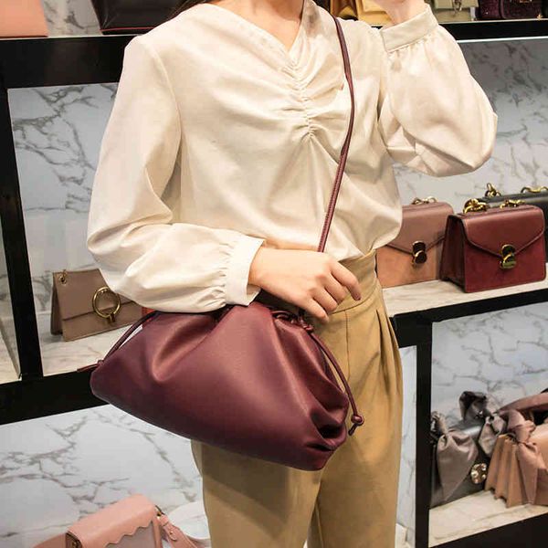 classic bags venetassss leather bottegasssss designer cloud 2022 trend dumpling single shoulder messenger cow leather am ashigo same women&#
classic bags venetassss leather bottegasssss designer cloud 2022 trend dumpling single shoulder messenger cow leather am ashigo same women&#
