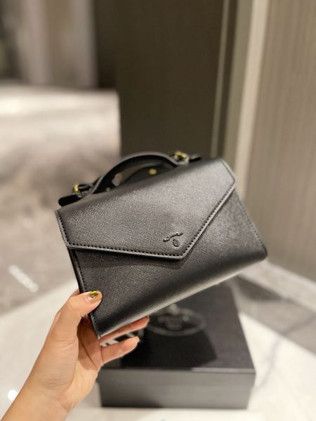 fashion ladies handbag casual shoulder bags wallets phone bag outdoor travel phone handbags with a wide strap 
fashion ladies handbag casual shoulder bags wallets phone bag outdoor travel phone handbags with a wide strap