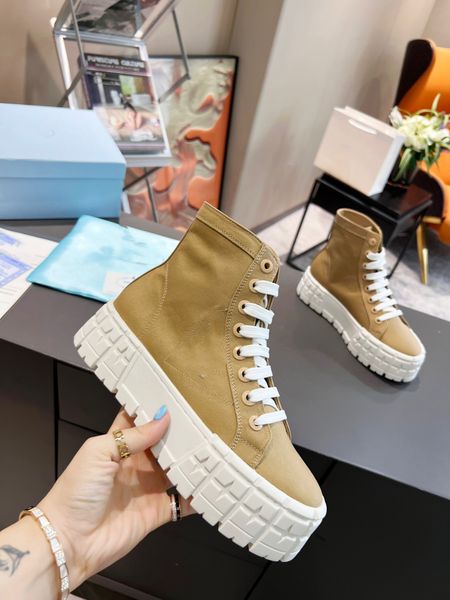 2023 luxury famous runner men sneakers shoes low-calfskin trainers white black 0502
2023 luxury famous runner men sneakers shoes low-calfskin trainers white black 0502