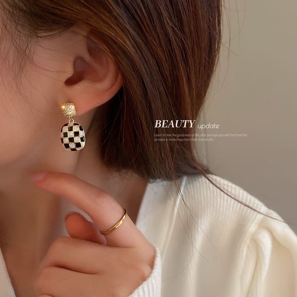 real gold plated 925 silver needle black and white plaid lovely bear zircon earrings korean stud chessboard plaid eardrop for wome, Golden
real gold plated 925 silver needle black and white plaid lovely bear zircon earrings korean stud chessboard plaid eardrop for wome, Golden