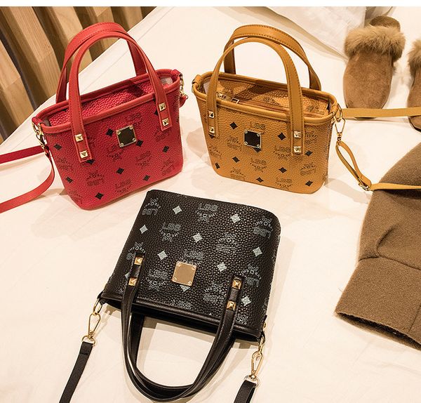 luxury designers handbag tote shoulder clutch bags crossbody shopping bag purses letters flowers floral one handle wallet backpack women han
luxury designers handbag tote shoulder clutch bags crossbody shopping bag purses letters flowers floral one handle wallet backpack women han