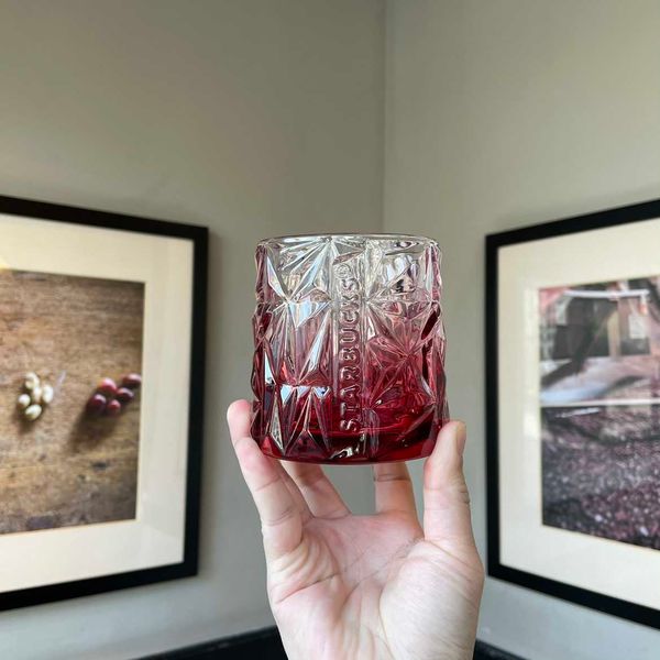 2021 starbucks cup christmas vintage red cut glass water cup 300ml 
2021 starbucks cup christmas vintage red cut glass water cup 300ml
