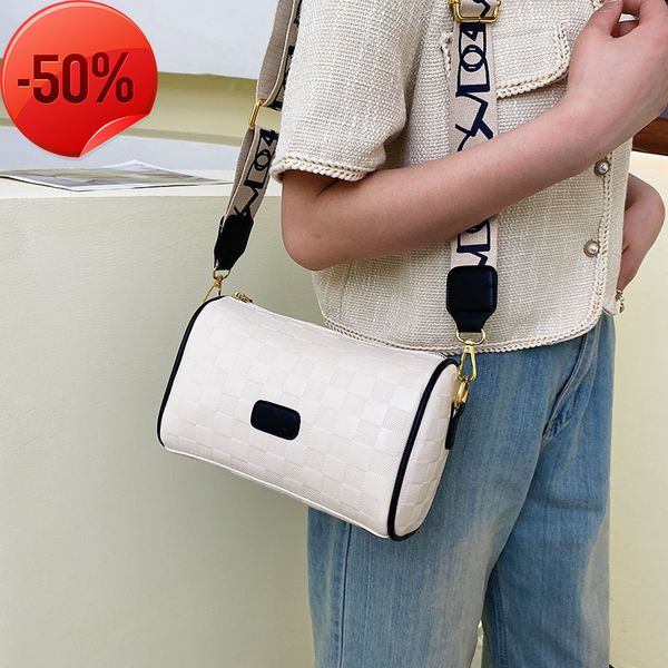 the factory directly high sense cylinder msenger women's summer 2022 new fashion shoulder bag
the factory directly high sense cylinder msenger women's summer 2022 new fashion shoulder bag