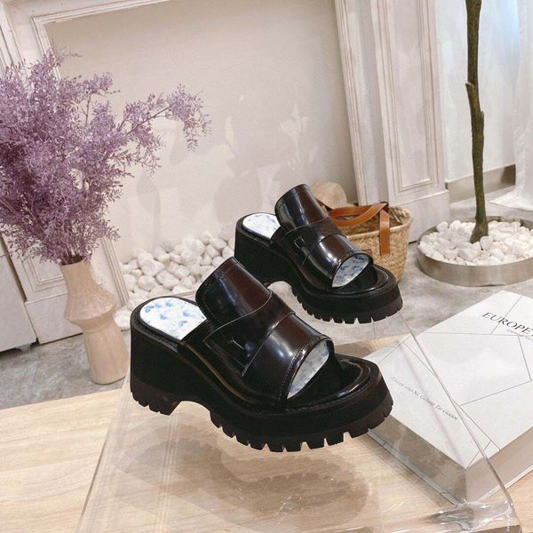 2022 new luxury sandals high heels leather suede middle heel 11cm womens fashion design summer sandals size 3543, Black
2022 new luxury sandals high heels leather suede middle heel 11cm womens fashion design summer sandals size 3543, Black