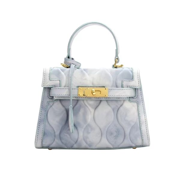 evening handbag fashion woman bags versatile niche design gradient embossed messenger bag trend high-grade texture leather one shoulder bag
evening handbag fashion woman bags versatile niche design gradient embossed messenger bag trend high-grade texture leather one shoulder bag