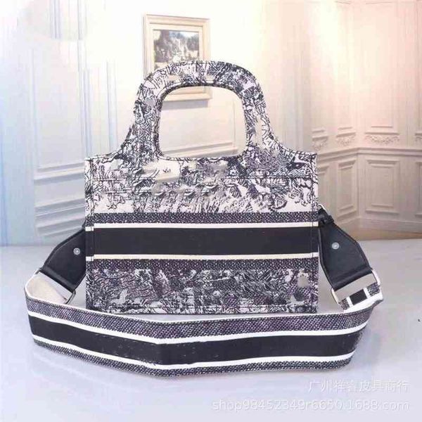 new style small hand embroidery thread women's fashion temperament messenger leather shoulder bag
new style small hand embroidery thread women's fashion temperament messenger leather shoulder bag