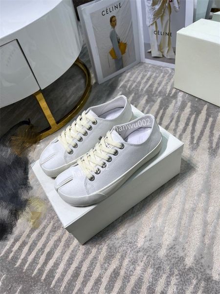 2022 sneaker boots luxury designer men's casual shoes ultra-light size35-40, Black
2022 sneaker boots luxury designer men's casual shoes ultra-light size35-40, Black