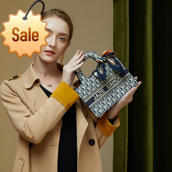 2022 trendy fashion design ladies bags factory direct clothing women's handbag new portable shoulder bag
2022 trendy fashion design ladies bags factory direct clothing women's handbag new portable shoulder bag