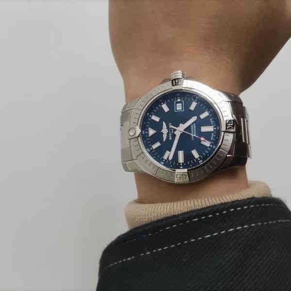 high imitation breit avenger waterproof performance up to 200 meters the dial is available in black blue and silver white, Slivery;brown
high imitation breit avenger waterproof performance up to 200 meters the dial is available in black blue and silver white, Slivery;brown