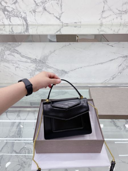 designers shoulder bag luxury tote purse handbag message bags cluth brand classic genuine leather crossbody cattlehide gift box 22cm black
designers shoulder bag luxury tote purse handbag message bags cluth brand classic genuine leather crossbody cattlehide gift box 22cm black