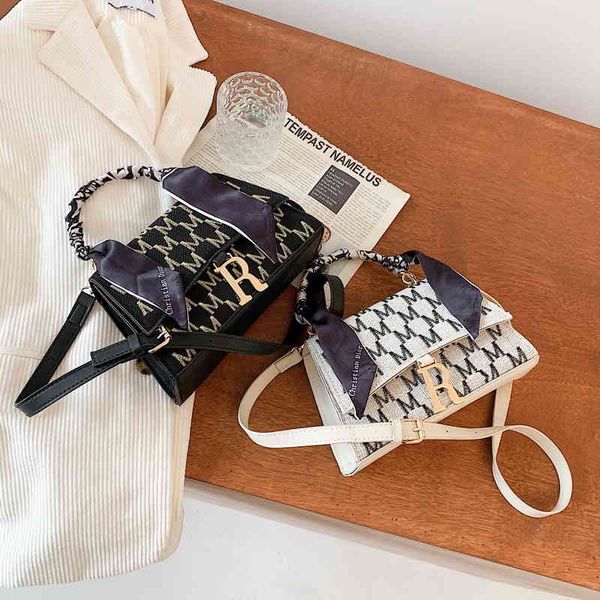 2022 simple women's portable new small square messenger bag fashion brands popular ladies shoulder handbags celebrity shopping luxury b 
2022 simple women's portable new small square messenger bag fashion brands popular ladies shoulder handbags celebrity shopping luxury b