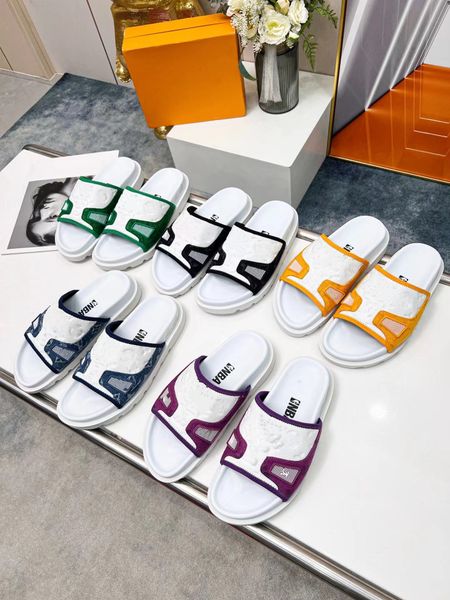 2022 couple slippers stylish simple splicing two-color shoe box with dust bag, Black
2022 couple slippers stylish simple splicing two-color shoe box with dust bag, Black