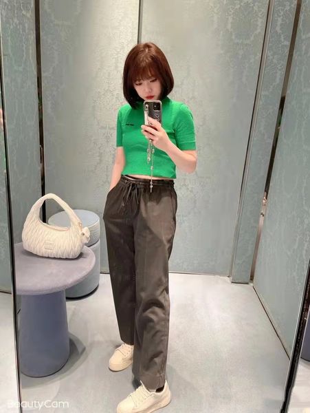 women's knits & tees designer 2022 spring new design sense solid color jacquard letter t-shirt short style versatile round neck sleeve, White
women's knits & tees designer 2022 spring new design sense solid color jacquard letter t-shirt short style versatile round neck sleeve, White
