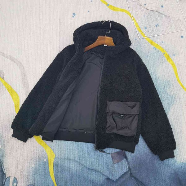 brand fashion 2022 designer design p home autumn and winter new couple's triangle lamb fur wool integrated tooling hooded jacket for me, Black;brown
brand fashion 2022 designer design p home autumn and winter new couple's triangle lamb fur wool integrated tooling hooded jacket for me, Black;brown