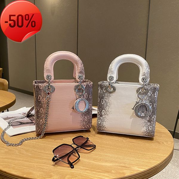fashion luxury designerwomen's 2022 new style messenger versatile diana handbag tote high-grade lingge chain bag
fashion luxury designerwomen's 2022 new style messenger versatile diana handbag tote high-grade lingge chain bag