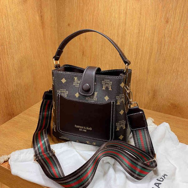 2022 new designer handbags texture old flower fashion portable shoulder personalized versatile messenger
2022 new designer handbags texture old flower fashion portable shoulder personalized versatile messenger