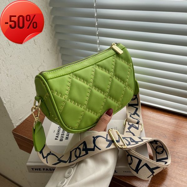 the factory directly light small 2022 new women's fashion dign single shoulder foreign style broadband msenger bag
the factory directly light small 2022 new women's fashion dign single shoulder foreign style broadband msenger bag