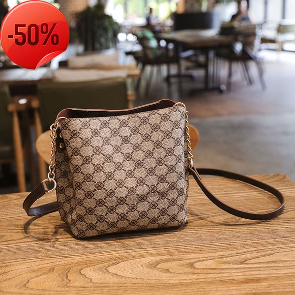 luxury designer2022 new korean easy to take printed bucket fashion foreign style net red same large capacity women's bag messenger
luxury designer2022 new korean easy to take printed bucket fashion foreign style net red same large capacity women's bag messenger