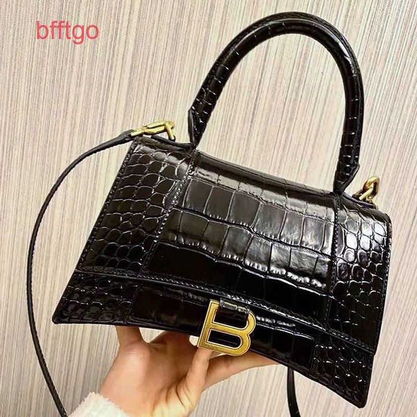 designer balencaigs's handbags 2022 new fashion star same women's b-shaped crocodile hourglass versatile diagonal cross portable
designer balencaigs's handbags 2022 new fashion star same women's b-shaped crocodile hourglass versatile diagonal cross portable