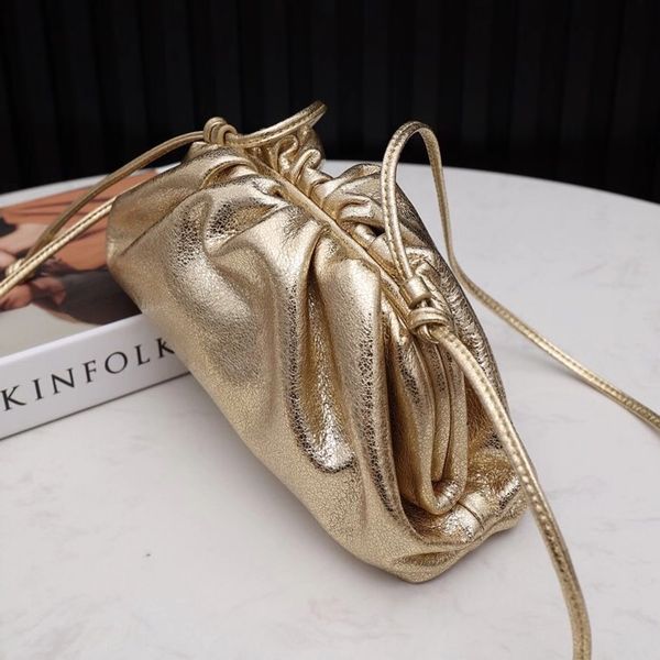 excellent quality gold real leather evening bags wholesale designer woman's bag it cloudy purse handbag small clutch, Red;black
excellent quality gold real leather evening bags wholesale designer woman's bag it cloudy purse handbag small clutch, Red;black