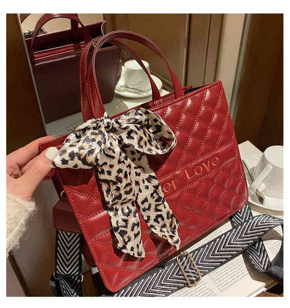 2022 new designer handbags lingge capacity and fashion simple hand-held single shoulder messenger
2022 new designer handbags lingge capacity and fashion simple hand-held single shoulder messenger