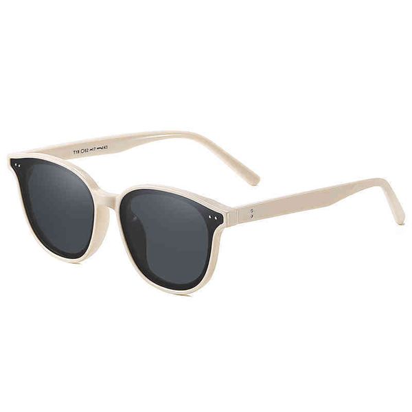 fashion brand dign round polarized sunglass women men ladi anti-glare black lens sunglass shad for women, White;black
fashion brand dign round polarized sunglass women men ladi anti-glare black lens sunglass shad for women, White;black