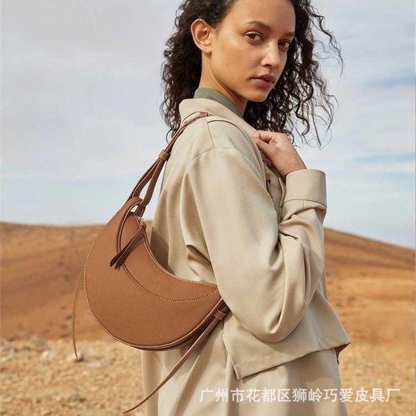 new french polene2022 single shoulder cross saddle bag edition half crescent leather underarm
new french polene2022 single shoulder cross saddle bag edition half crescent leather underarm