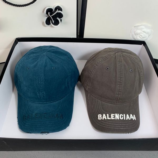 

2023 Men's and Women's Designers Sports Denim Ripped Ball Caps Solid Color B Letter Outdoor Couple Hats40os, Red