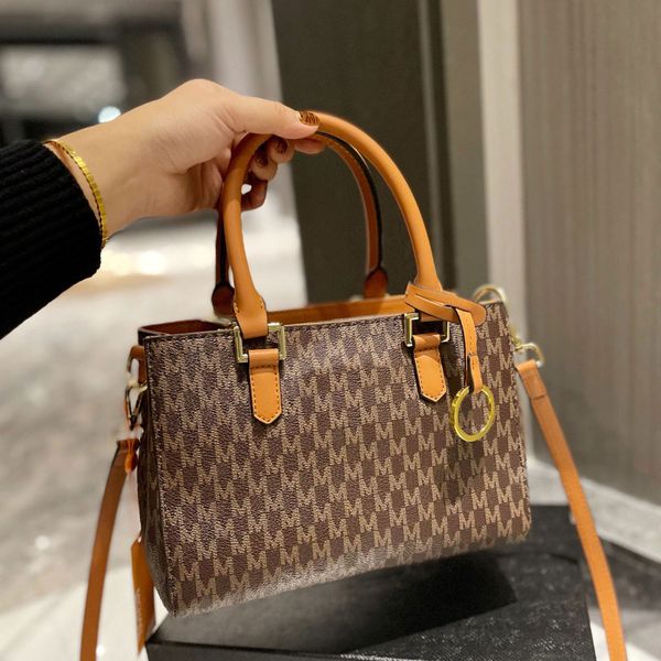 classic tote bags fashion casual light luxury letter decoration shoulder bag designer two compartment zipper bag large capacity coin mobile
classic tote bags fashion casual light luxury letter decoration shoulder bag designer two compartment zipper bag large capacity coin mobile