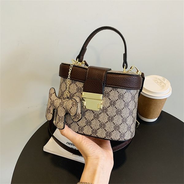 popular in spring personalized women's texture foreign style single mobile phone 80% off wholesale store
popular in spring personalized women's texture foreign style single mobile phone 80% off wholesale store
