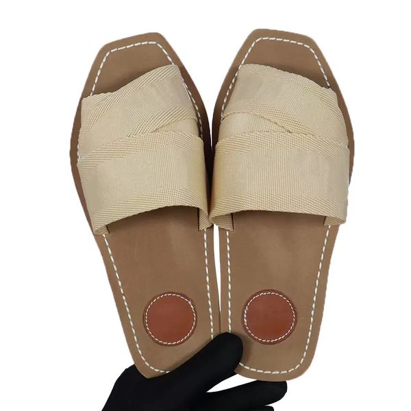 2022 branded women woody mules flat slipper designer lady lettering fabric outdoor leather sole slide sandal size 36--42, Black
2022 branded women woody mules flat slipper designer lady lettering fabric outdoor leather sole slide sandal size 36--42, Black