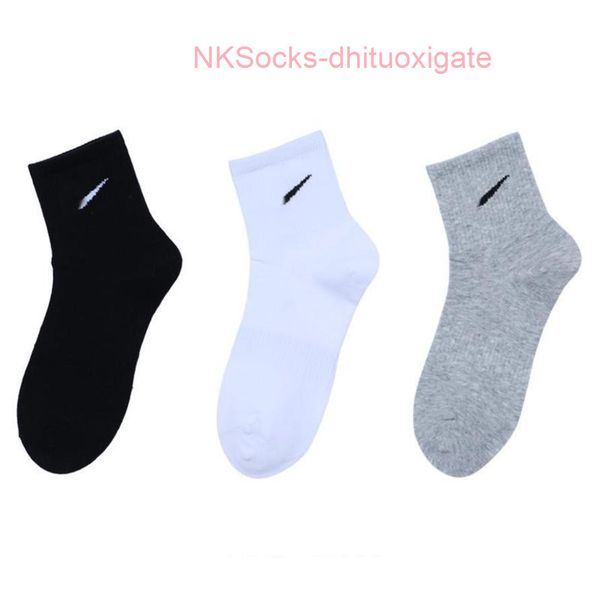 classic fashion men's socks gift box stockings hook brand black white gray medium tube sports cotton sweat absorbing sock men women lux
classic fashion men's socks gift box stockings hook brand black white gray medium tube sports cotton sweat absorbing sock men women lux
