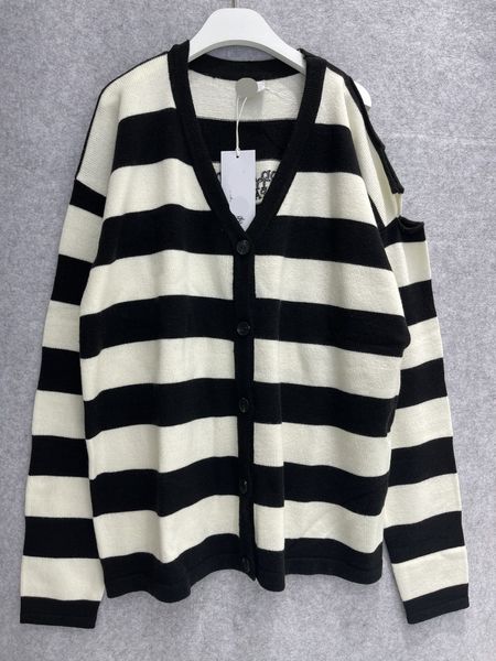 women's t-shirt designer mm6~ new fashion black and white stripe back letter embroidery leaky shoulder wool knitted cardigan medium lon
women's t-shirt designer mm6~ new fashion black and white stripe back letter embroidery leaky shoulder wool knitted cardigan medium lon