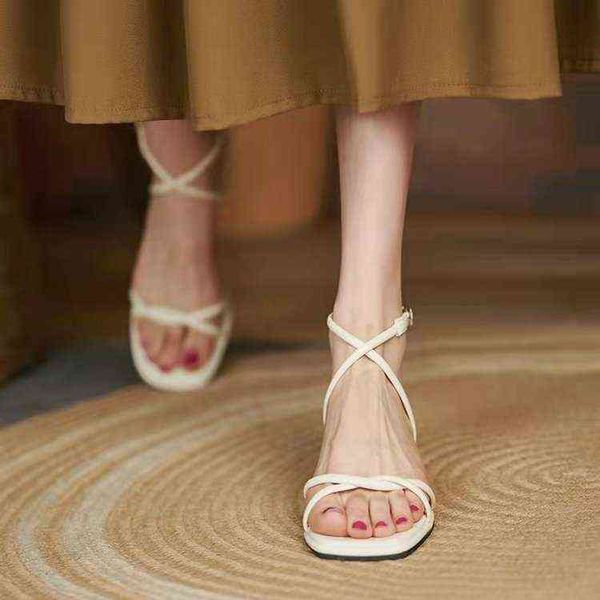 sandals roman high heels new women chunky heel soft sole simple one line belt fashion shoes 220704, Black
sandals roman high heels new women chunky heel soft sole simple one line belt fashion shoes 220704, Black