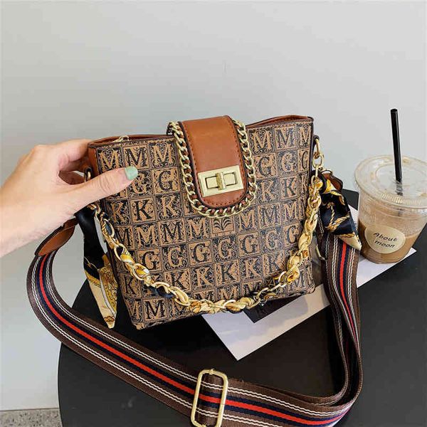 premium versatile small square bag 2022 autumn new chain hand texture ribbon shoulder korean bucket bag summer fashion brand wide strap ladi
premium versatile small square bag 2022 autumn new chain hand texture ribbon shoulder korean bucket bag summer fashion brand wide strap ladi